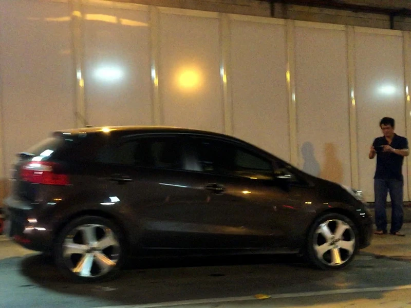 Các phương tiện nằm chắn một làn đường trong hầm Thủ Thiêm. 